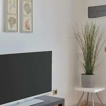 Duplex Ilic Sea Views,front Line,10 Min To Marina アパート *